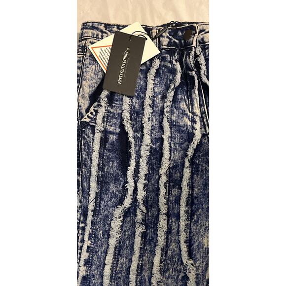 Pretty Little Thing Flare Jean - Size: 8 - Washed Blue - PrettyLittleThing New - Picture 3 of 11